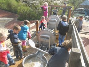 Gama de juegos con arena y agua de FHS Holztechnik